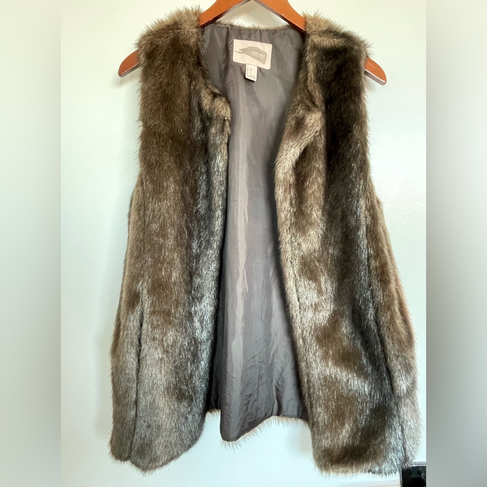Forever 21 Brown Faux Fur Vest Size Small